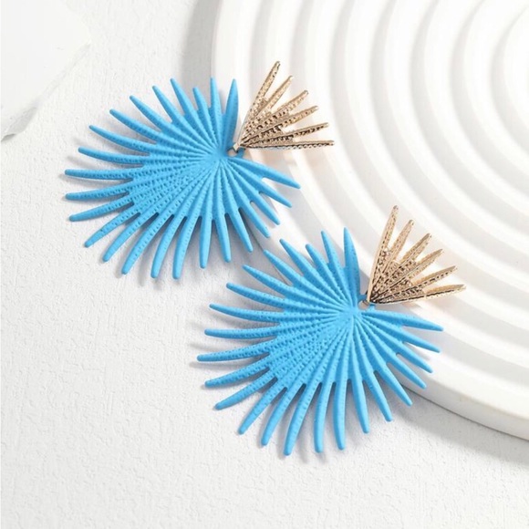 Zara “Radiance” Baby Blue Heart Crown Sunburst Beam Ray Regal Royal Gold Earring - Picture 13 of 14